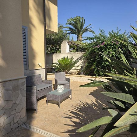 Villa Meri Torre Lapillo Exterior photo